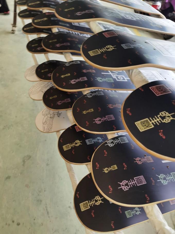 পেশাদার 7ply কানাডিয়ান ম্যাপল কাস্টম কনকভ ডাবল কিক স্কেটবোর্ড 10